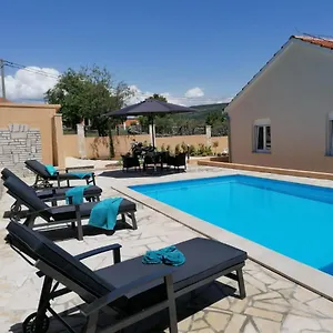 https://villa-mir-pridraga.hotelinzadar.com