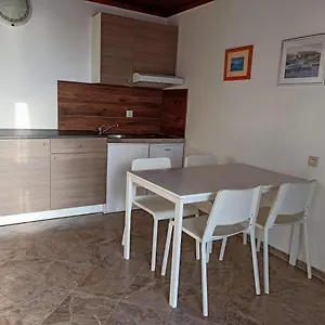 Apartment Bruno, Njivice